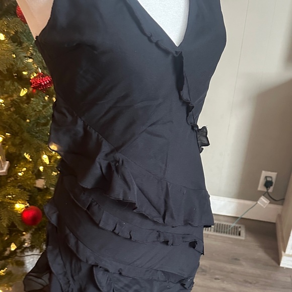 A&F Ruffle Dress - Picture 2 of 12